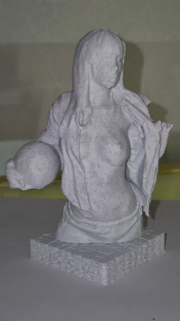 Cô Gái với Trái Bóng - Image 2