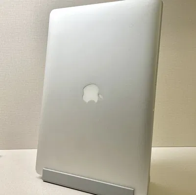 Giá đỡ laptop kiêm chỗ cất đồ