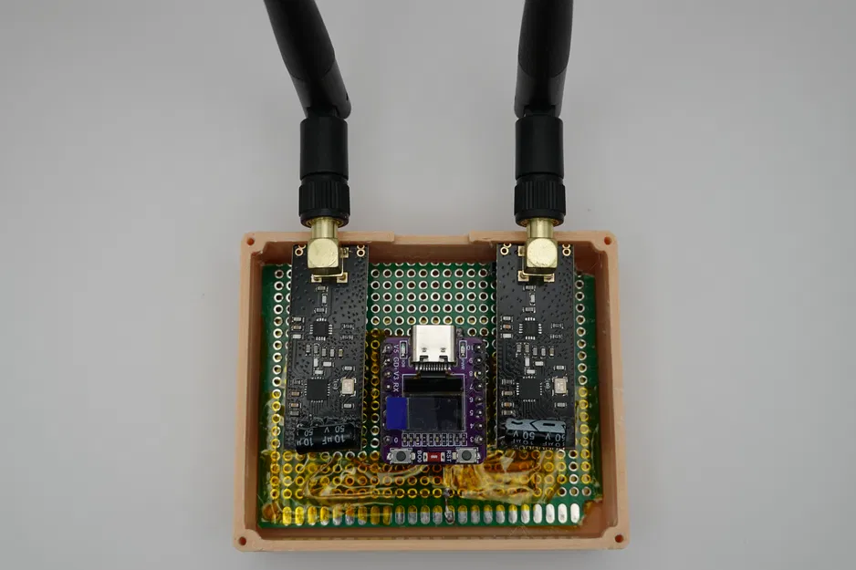 Hộp đựng ESP32 C3 Mini OLED với nRF24L01 - Image 2