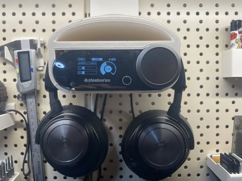 Giá đỡ PegBoard Tai nghe và Trạm Sạc Arctis Nova Pro Wireless - Image 1