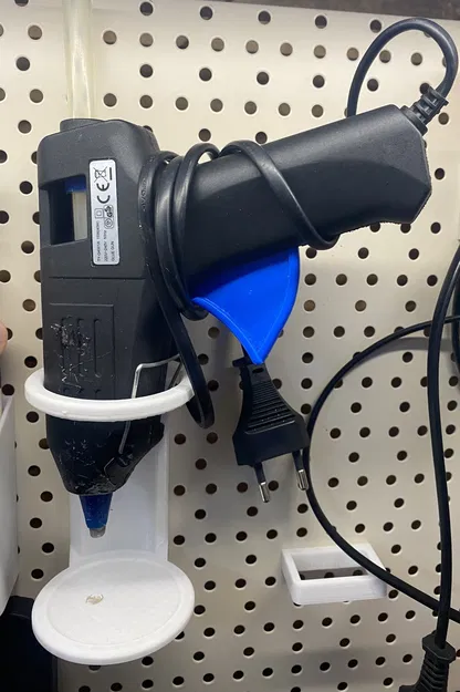 Giá Đỡ Súng Bắn Keo Trên PegBoard - Image 1