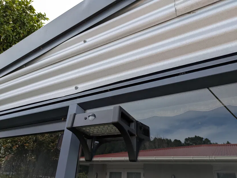 Giá Đỡ Đèn Năng Lượng Mặt Trời - Image 1