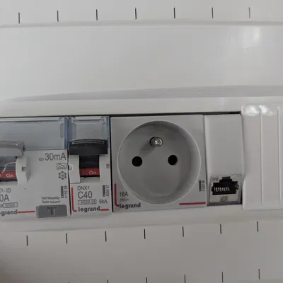 Giá Đỡ Đầu Nối RJ45 Module Ray DIN – Thiết Kế FreeCAD Tùy Chỉnh