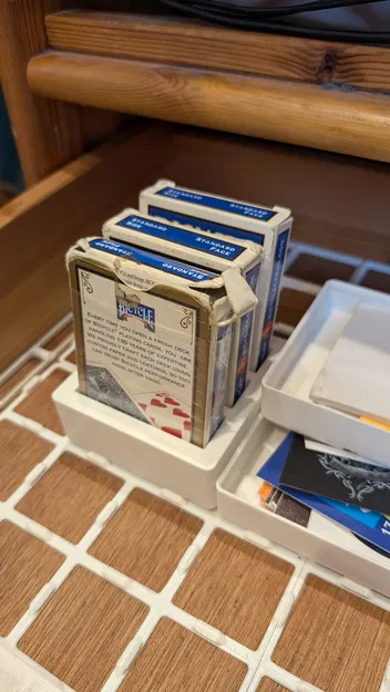 Hộp đựng bộ bài thẳng đứng Gridfinity - Image 1