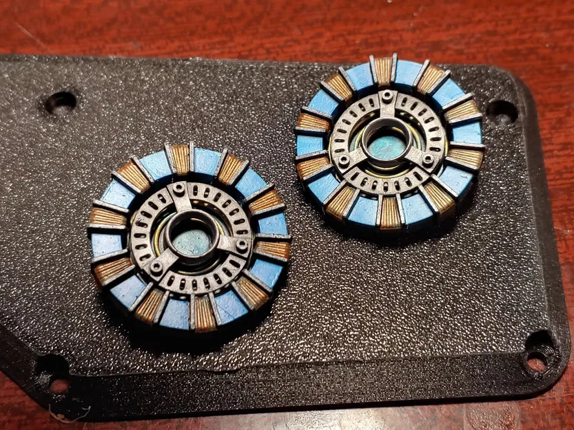 Huy hiệu Lò phản ứng Arc Iron Man - Image 1