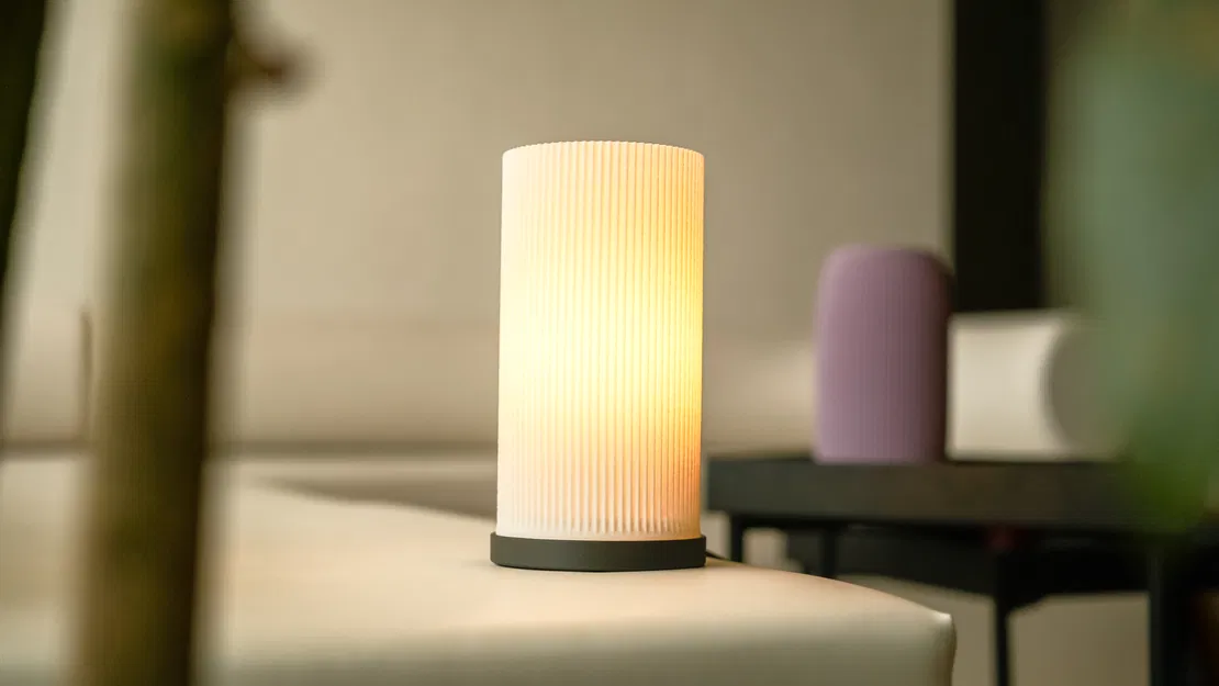 Đèn hiện đại với chao đèn có thể thay thế - Image 1