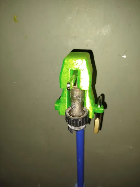 Khóa Vòi Nước Ngoài Trời - Image 1