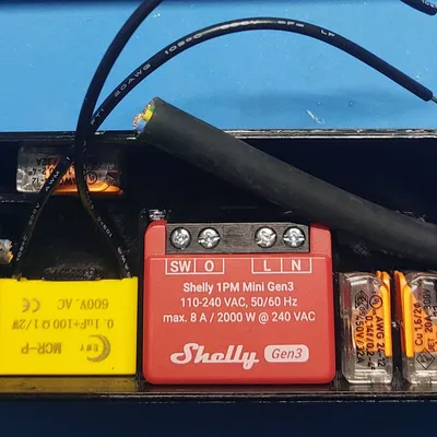 Vỏ Shelly 1 PM mini Gen3 với các loại đầu nối cáp và chỗ cho RC Snubber