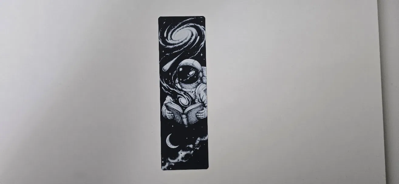 Bookmark Phi Hành Gia Đọc Sách Giữa Không Gian Vũ Trụ - Image 1
