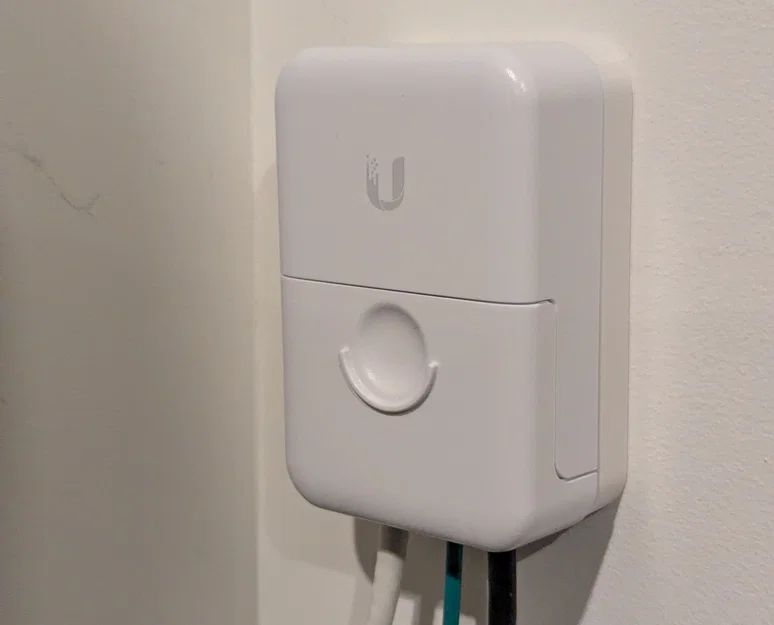 Giá Treo Tường Cho Bộ Chống Sét UniFi Ngoài Trời (ETH-SP-G2) - Image 1