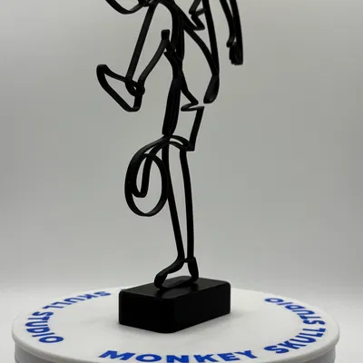 Tác phẩm điêu khắc nghệ thuật đường nét cầu thủ bóng đá