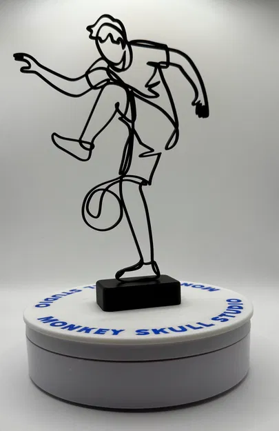 Tác phẩm điêu khắc nghệ thuật đường nét cầu thủ bóng đá - Image 4