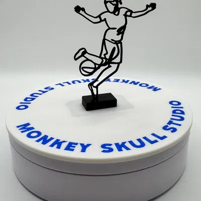 Tượng Điêu Khắc Line Art Nữ Cầu Thủ Bóng Đá