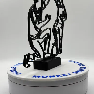 Tượng điêu khắc Line Art Người cha và Con trai Cùng Chơi Bóng Đá