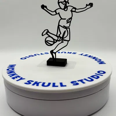 Tượng Điêu Khắc Line Art Nữ Cầu Thủ Bóng Đá