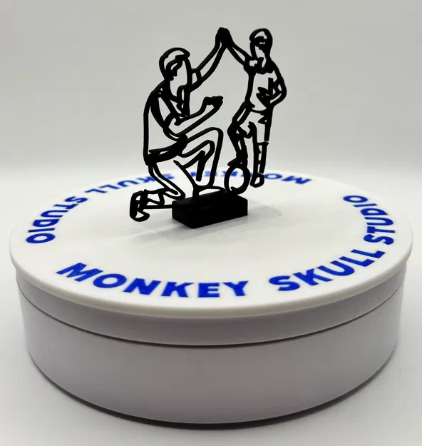 Tượng điêu khắc Line Art Người cha và Con trai Cùng Chơi Bóng Đá - Image 6