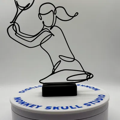 Tượng Line Art Cô Gái Chơi Tennis