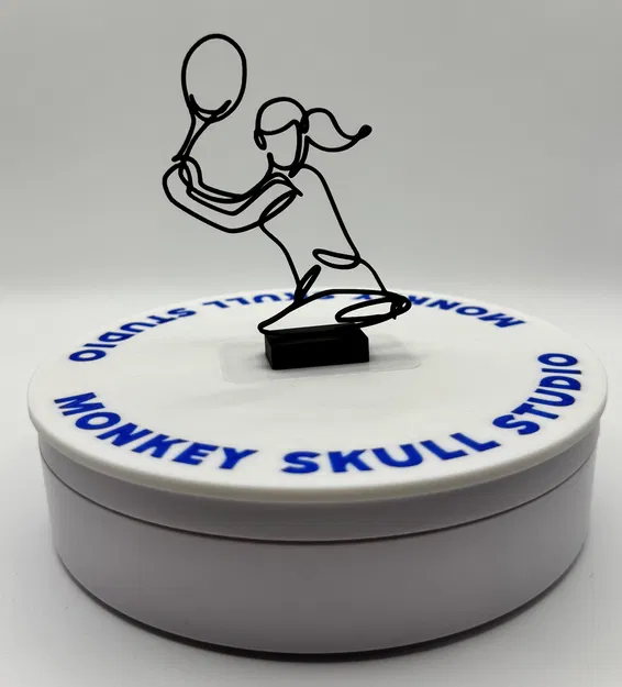 Tượng Line Art Cô Gái Chơi Tennis - Image 6