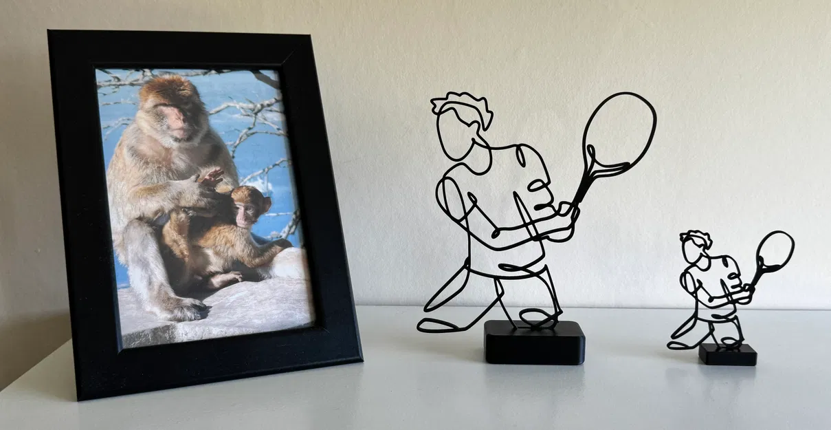 Tượng Nghệ Thuật Đường Nét Nam Vận Động Viên Quần Vợt - Image 1