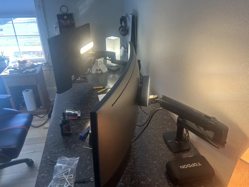 Ngàm Kẹp Màn Hình Philips Hue Play x Amazon Basics - Image 4