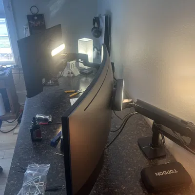 Ngàm Kẹp Màn Hình Philips Hue Play x Amazon Basics