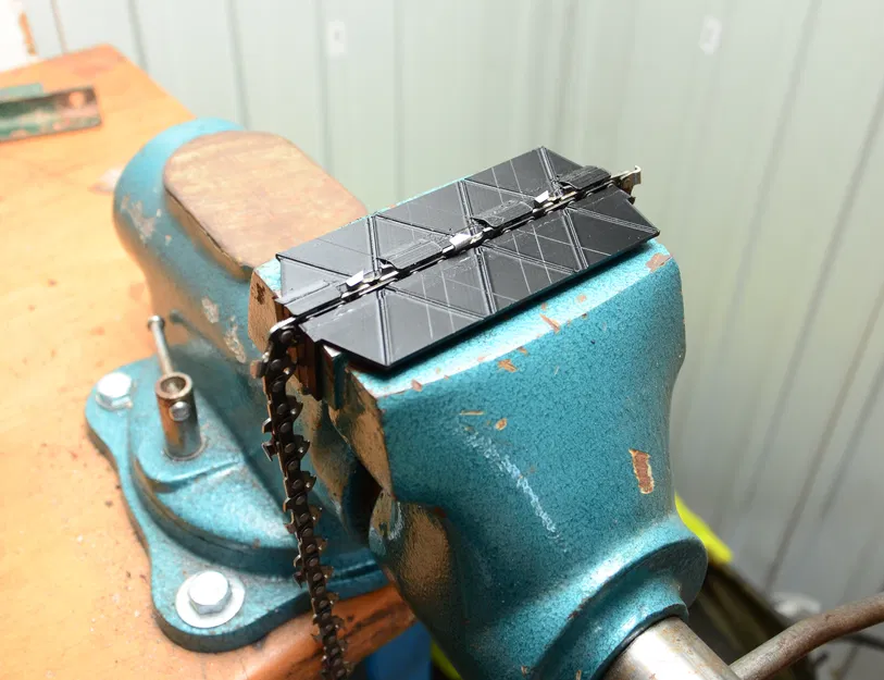 Giá Đỡ Lam Cưa Xích - Image 1