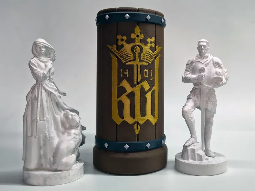 Chân Đế Lon Bia Kiểu Thùng Gỗ & Logo KCD (Kingdom Come: Deliverance) - Image 2