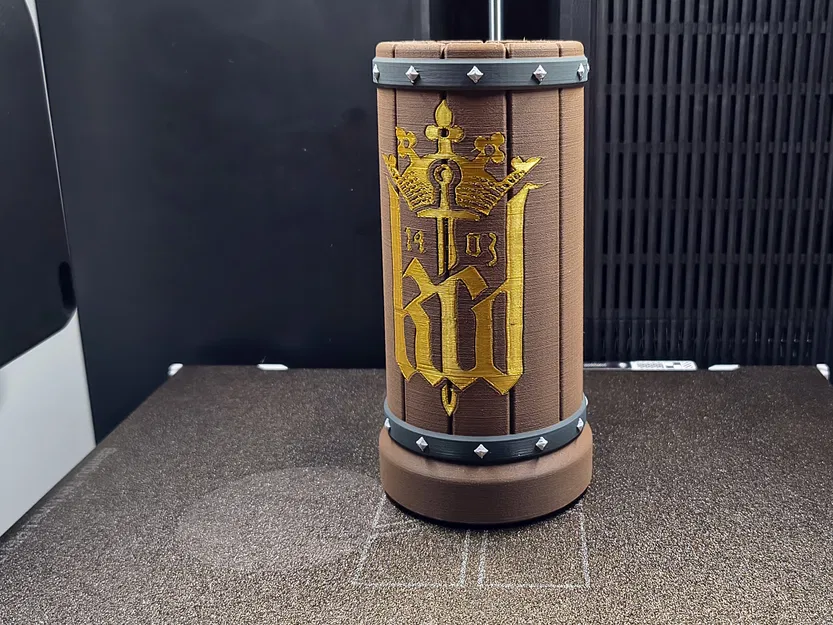 Chân Đế Lon Bia Kiểu Thùng Gỗ & Logo KCD (Kingdom Come: Deliverance) - Image 12