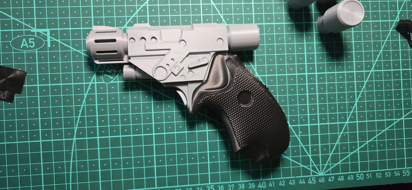 Mô Hình Súng Plasma Babylon 5 Chính Xác Như Phim - Image 1