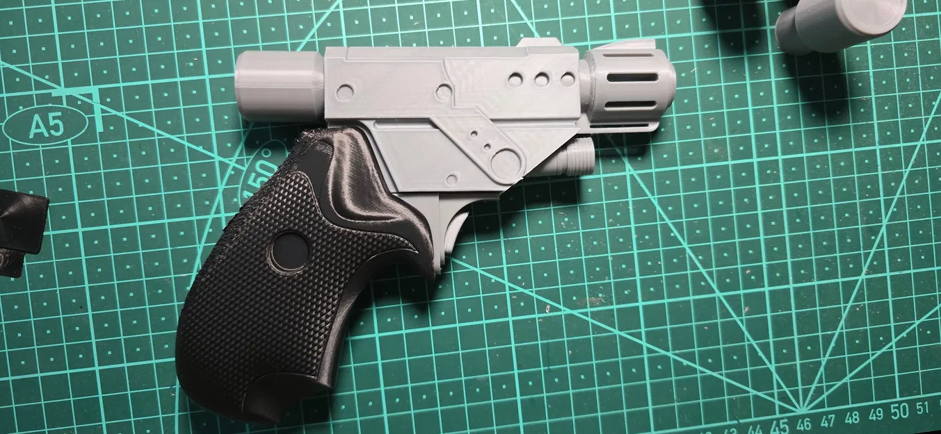 Mô Hình Súng Plasma Babylon 5 Chính Xác Như Phim - Image 2