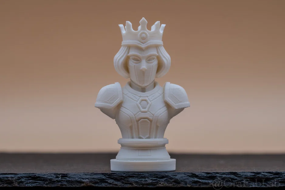 Tượng "Nữ Hoàng" Titan - quân cờ vua - Image 3