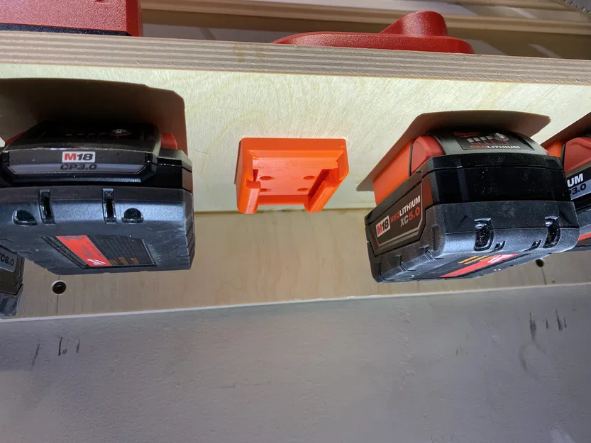 Giá Đỡ Pin Milwaukee M18 Có Snap-Lock - Image 1