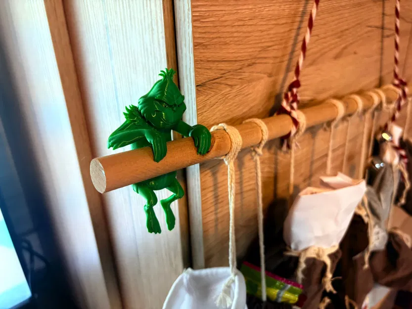 Mô hình Grinch đặt màn hình - Image 2