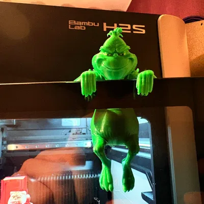 Mô hình Grinch đặt màn hình