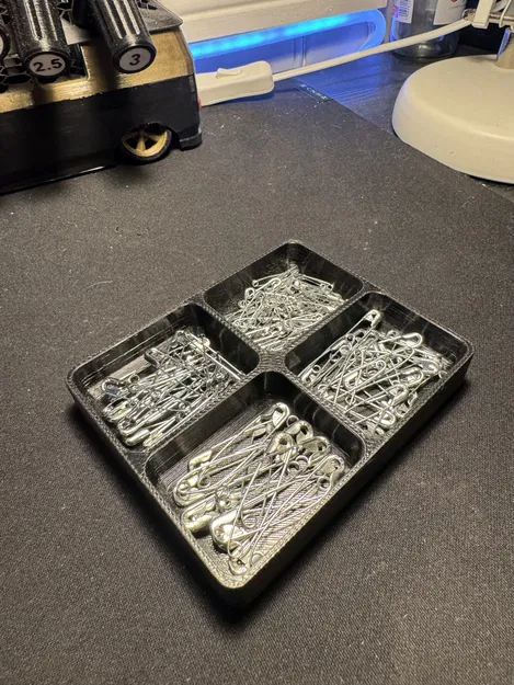 Hộp Đựng Đồ Chia Ngăn Có Nắp - Image 1