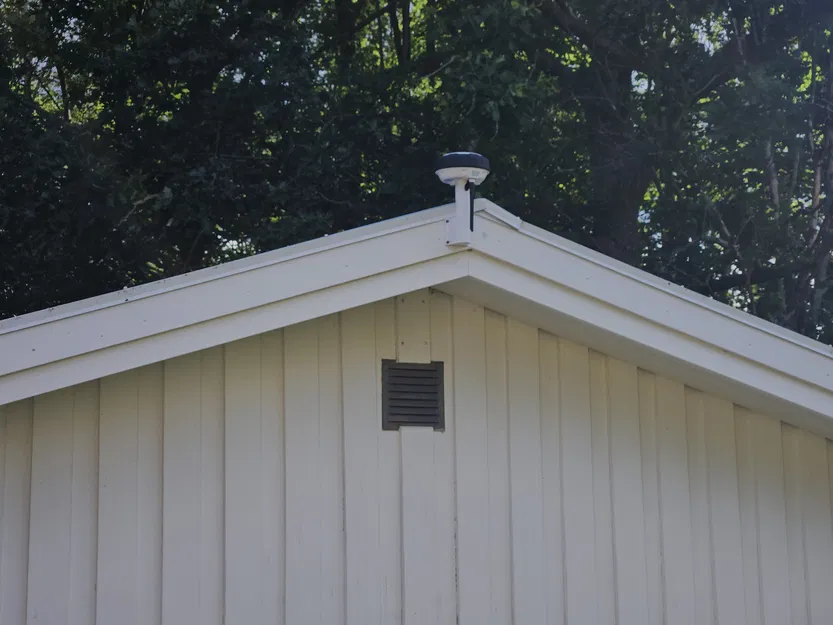 Giá đỡ anten Mammotion Luba RTK gắn tường kèm nắp chụp mùa đông - Image 2