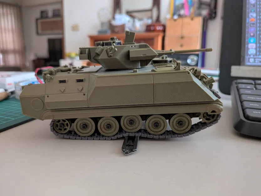 Xe tăng RC CM-21 APC 1/35 (Biến thể Đài Loan của M113 APC) - Image 1