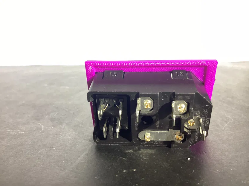 Khuôn Insert IEC320 C14 Clip-in bằng OpenSCAD - Image 2