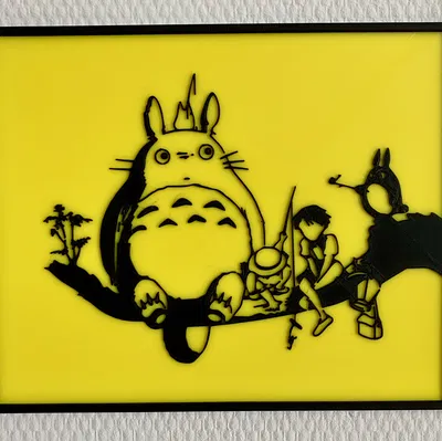 Totoro ngồi trên cây