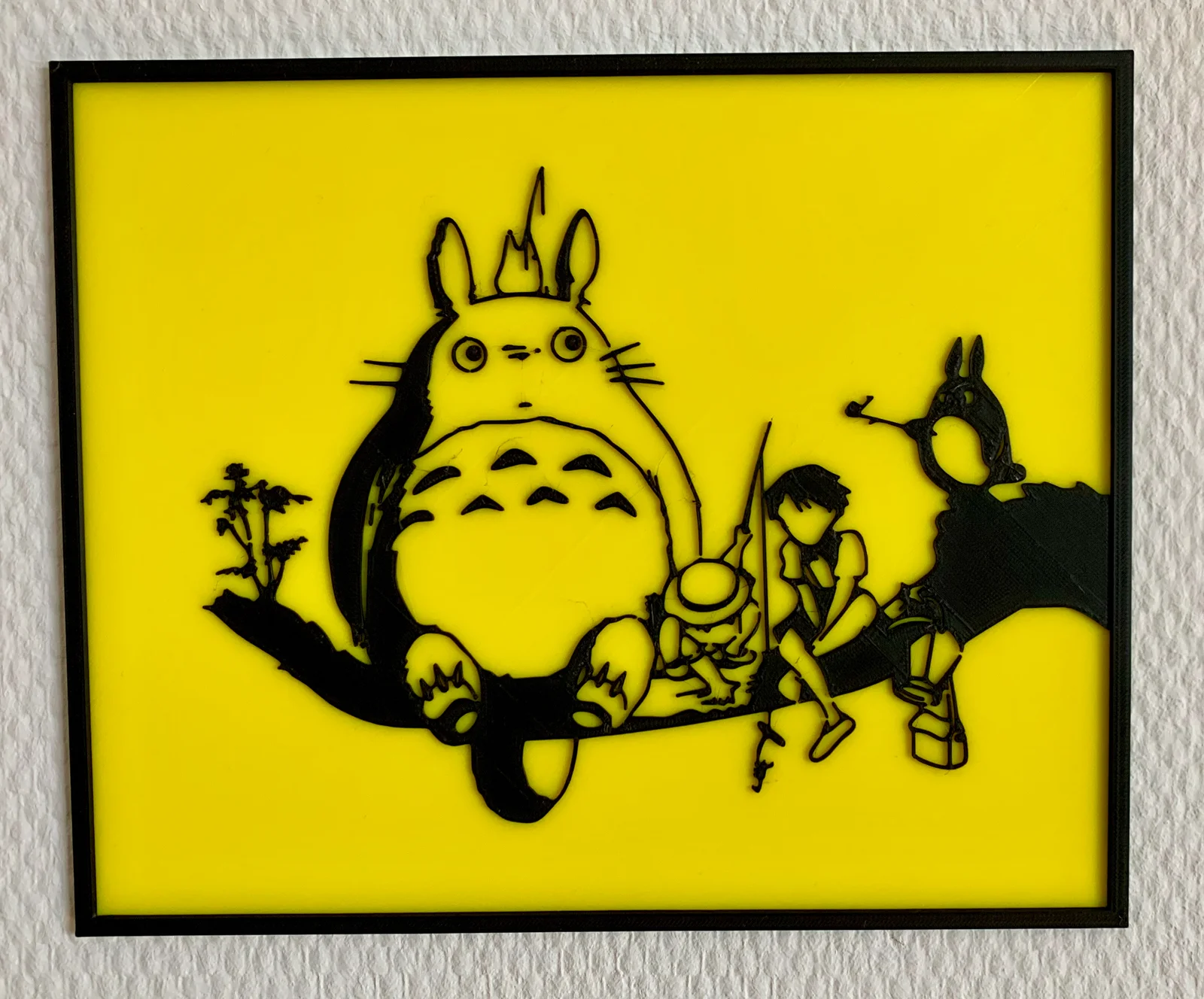 Totoro ngồi trên cây 1