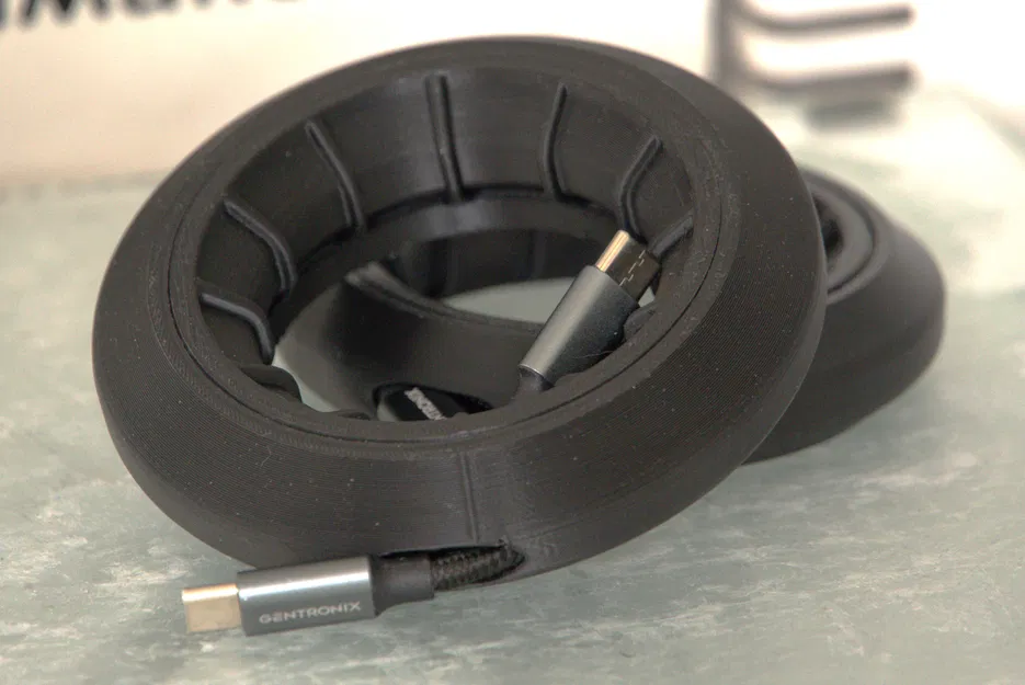 Giá đỡ dây cáp USB (và hơn thế nữa) thế hệ mới (In-place, Nhiều kích cỡ, Xếp chồng) - Image 1