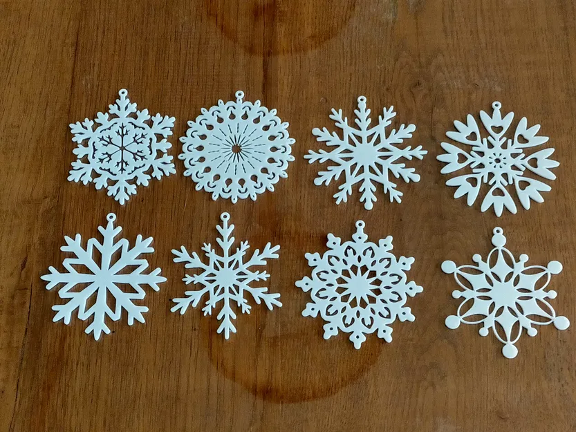 Pack N°2 - 8 bông tuyết treo - 8 snowflakes to hang - Image 1