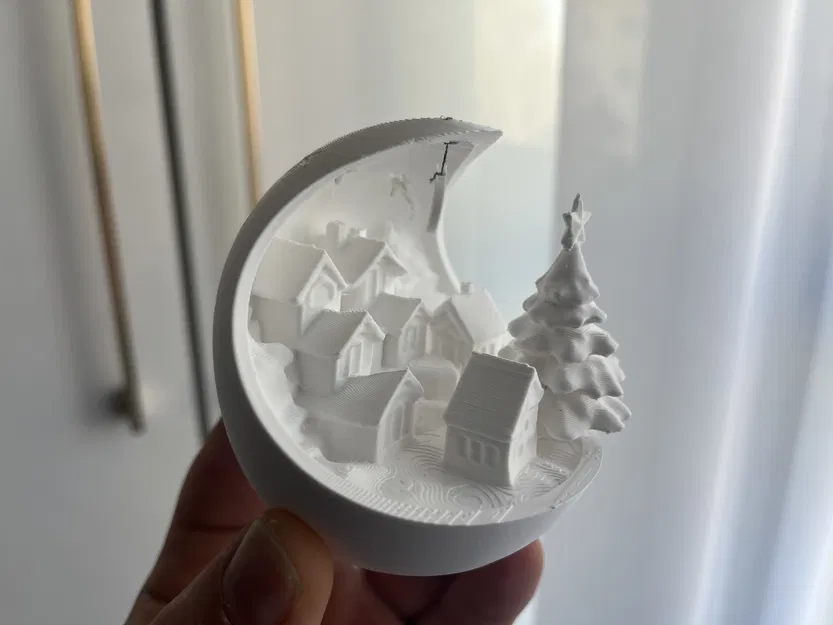 Chén Giáng Sinh: Làng Mùa Đông Có Cây Thông và Mặt Trăng Treo - Image 2