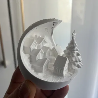 Chén Giáng Sinh: Làng Mùa Đông Có Cây Thông và Mặt Trăng Treo