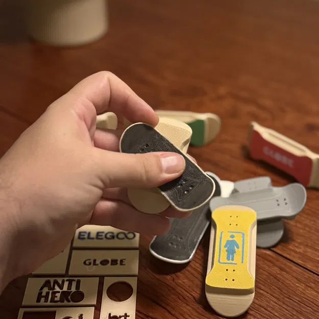 SpinDeck Fidget - Đồ Chơi Nam Châm Lật Ván - Image 9