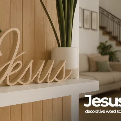 Tượng điêu khắc chữ “Chúa Giêsu” trang trí