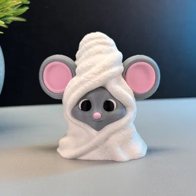 Chuột Con Dễ Thương Cuộn Tròn