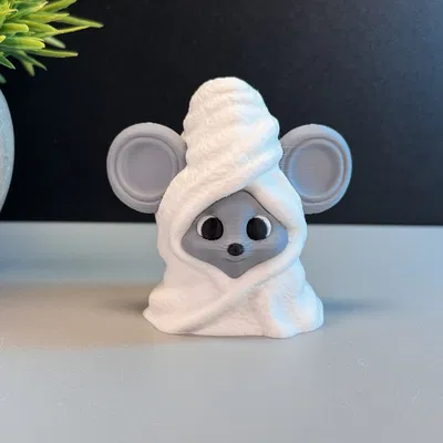 Chuột Con Dễ Thương Cuộn Tròn