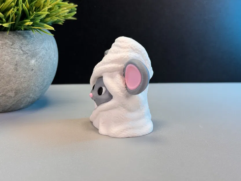 Chuột Con Dễ Thương Cuộn Tròn - Image 10