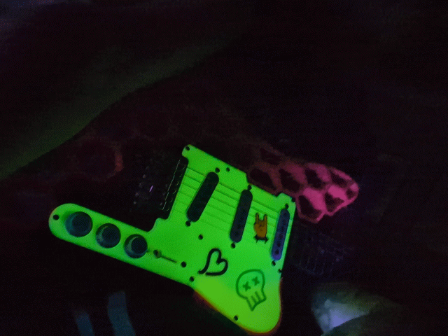 Prusastrat - Pick Guard và Nắp Lưng Một Mảnh - Thumbnail 1